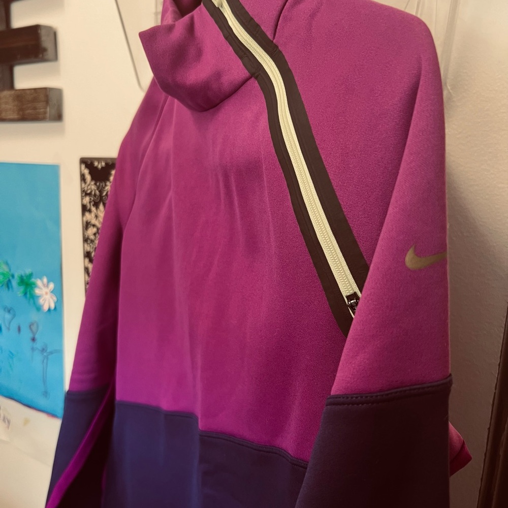 Nike Dri- Fit pullover - Picture 3 of 6